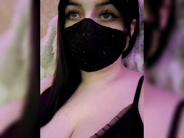 YennSI's BongaCams show and profile