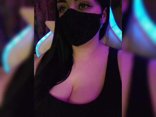 YennSI's BongaCams show and profile