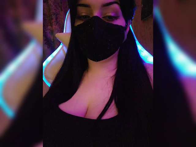 YennSI's BongaCams show and profile