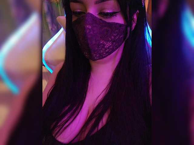 YennSI's BongaCams show and profile