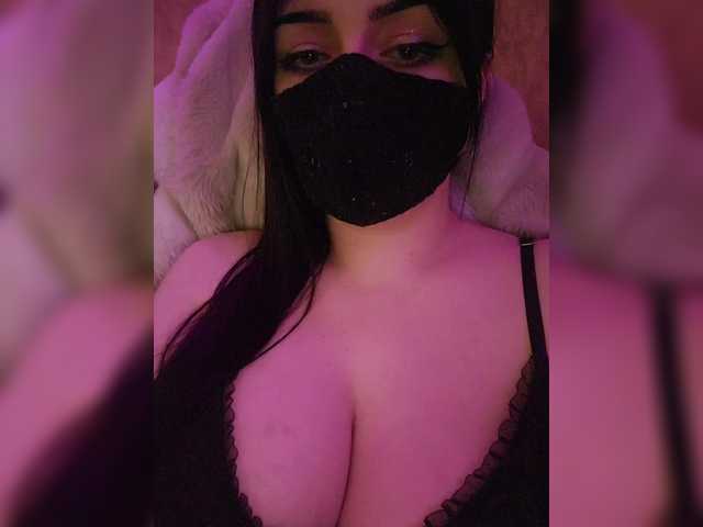 YennSI's BongaCams show and profile