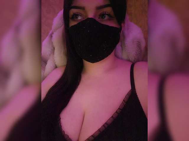 YennSI's BongaCams show and profile