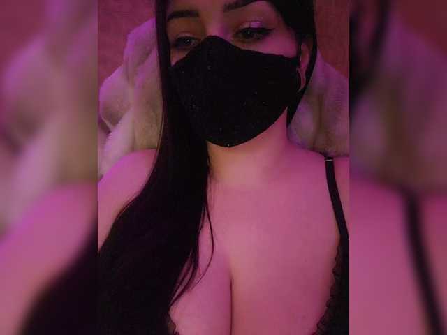 YennSI's BongaCams show and profile