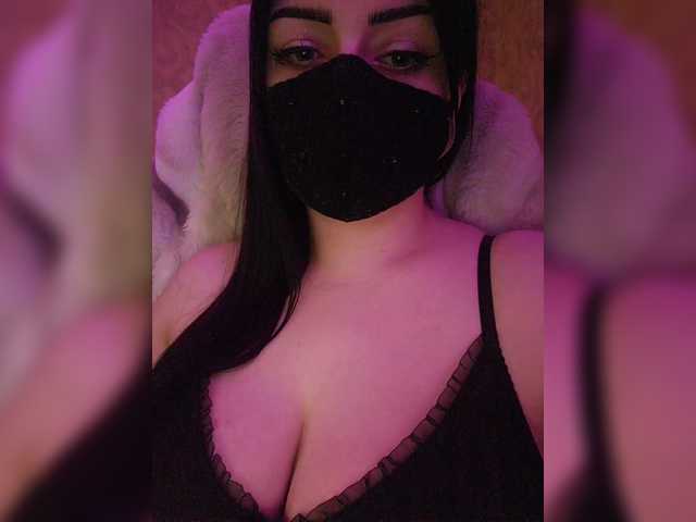 YennSI's BongaCams show and profile