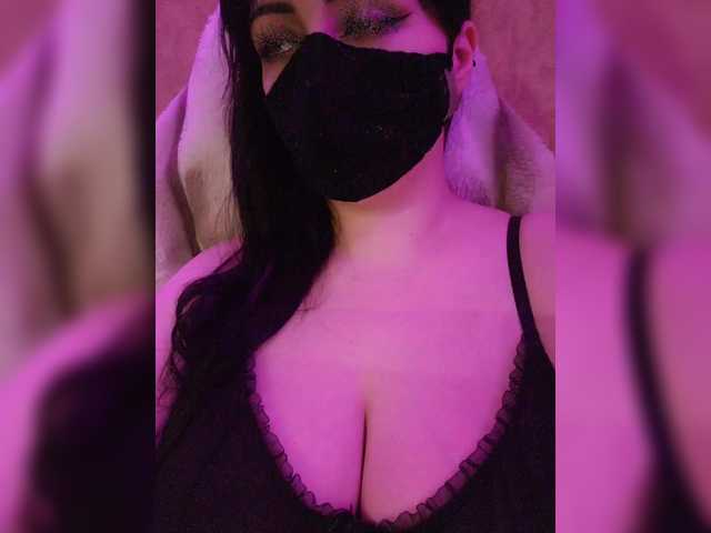 YennSI's BongaCams show and profile