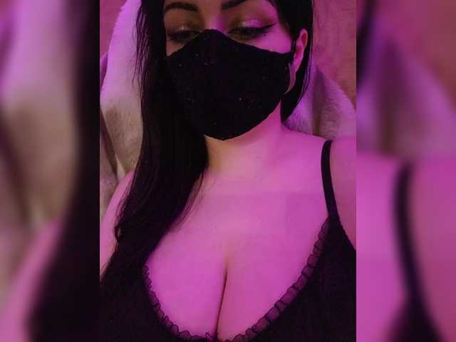 YennSI's BongaCams show and profile