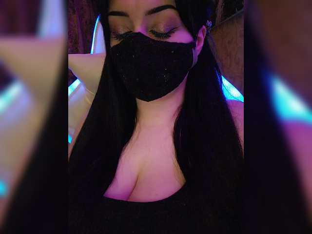 YennSI's BongaCams show and profile