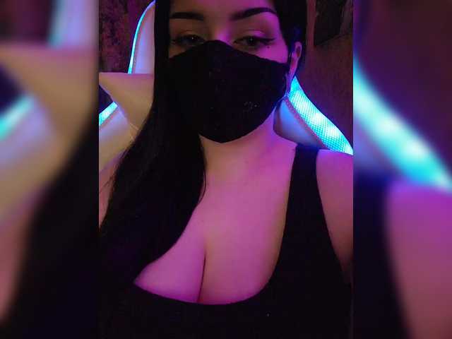 YennSI's BongaCams show and profile