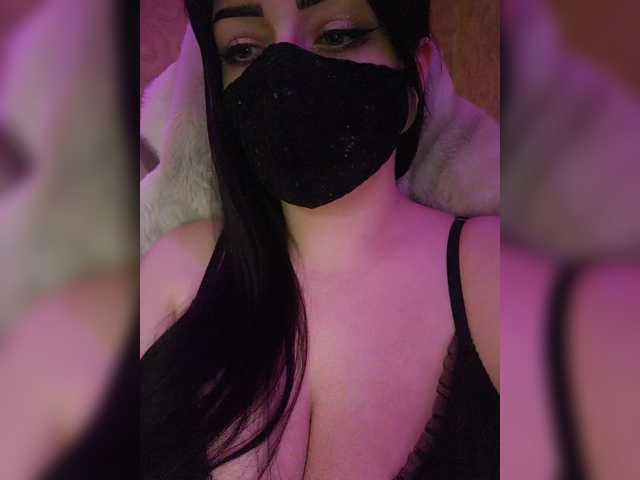 YennSI's BongaCams show and profile