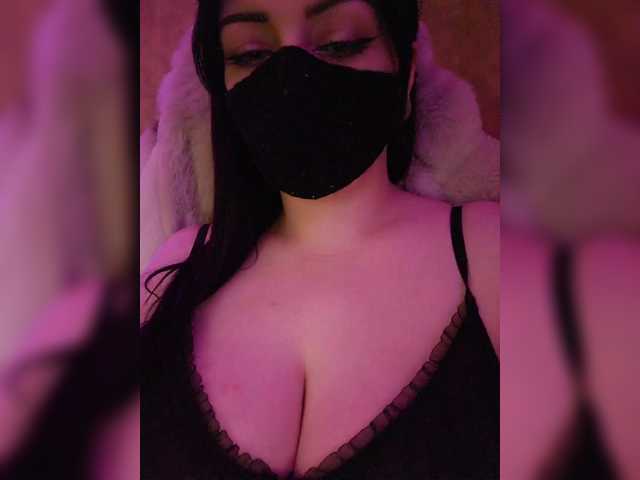 YennSI's BongaCams show and profile