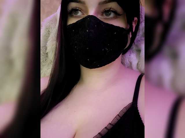 YennSI's BongaCams show and profile