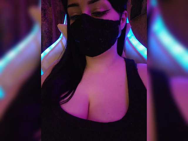 YennSI's BongaCams show and profile