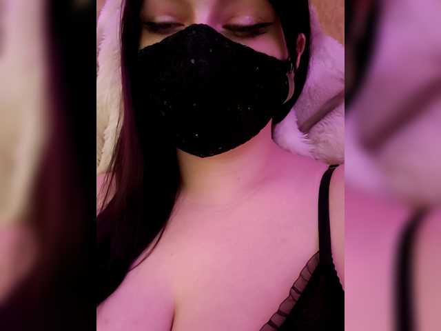 YennSI's BongaCams show and profile