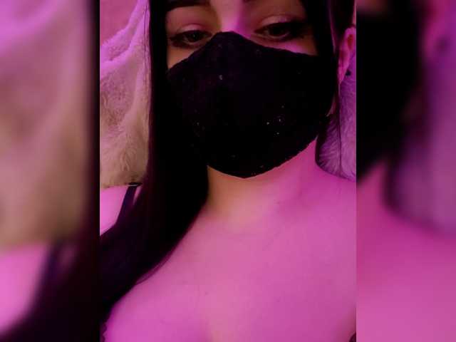 YennSI's BongaCams show and profile