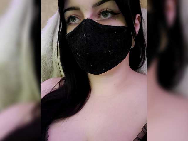 YennSI's BongaCams show and profile