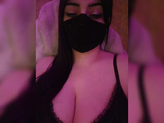 YennSI's BongaCams show and profile