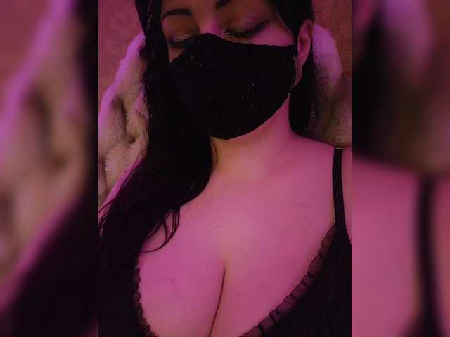 YennSI's BongaCams show and profile
