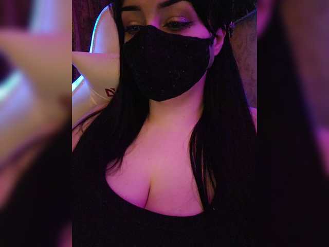 YennSI's BongaCams show and profile