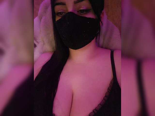 YennSI's BongaCams show and profile