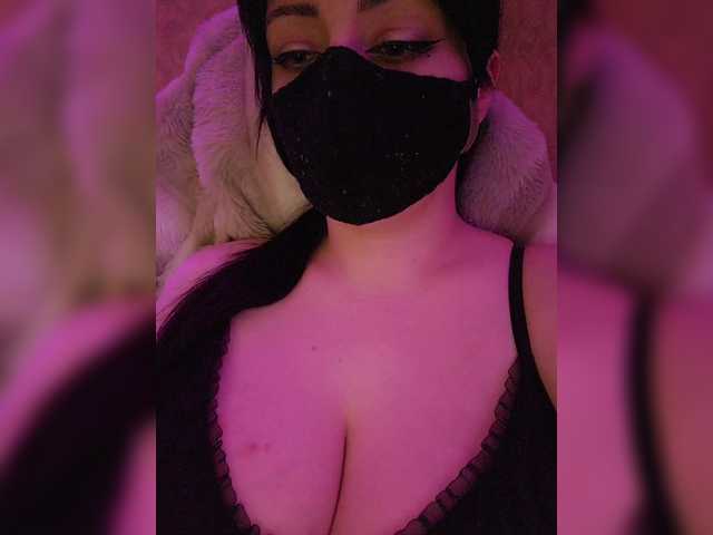 YennSI's BongaCams show and profile