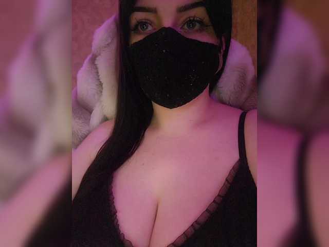 YennSI's BongaCams show and profile