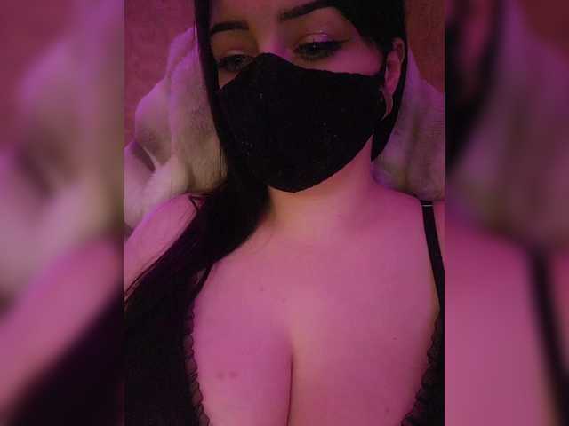 YennSI's BongaCams show and profile