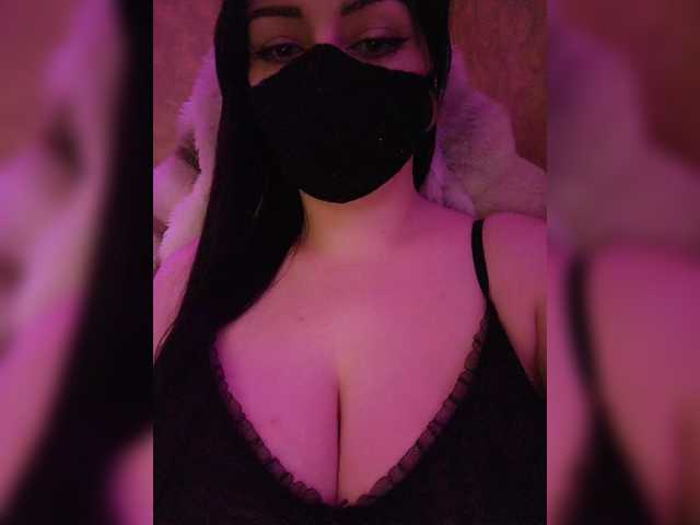 YennSI's BongaCams show and profile