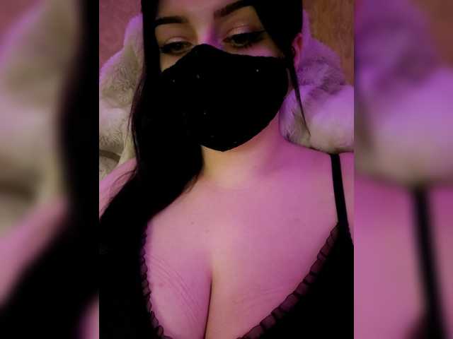 YennSI's BongaCams show and profile