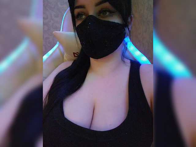 YennSI's BongaCams show and profile