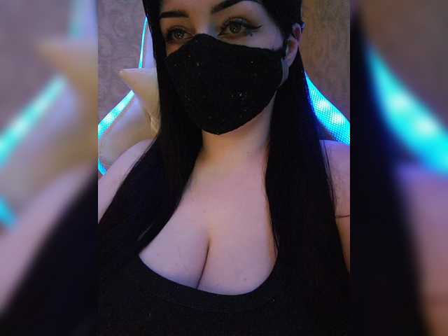 YennSI's BongaCams show and profile