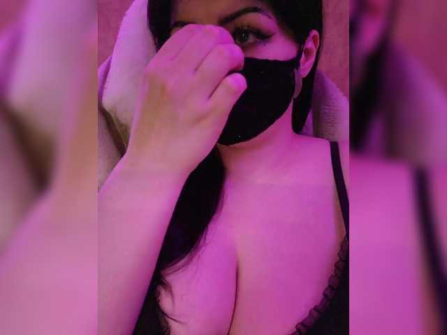 YennSI's BongaCams show and profile