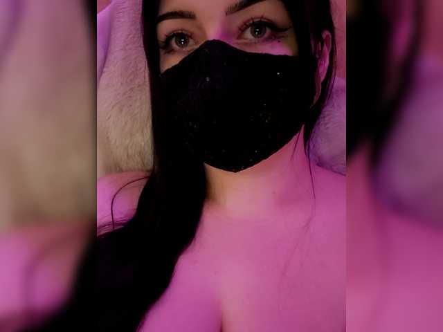 YennSI's BongaCams show and profile