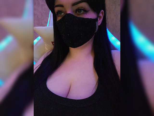 YennSI's BongaCams show and profile