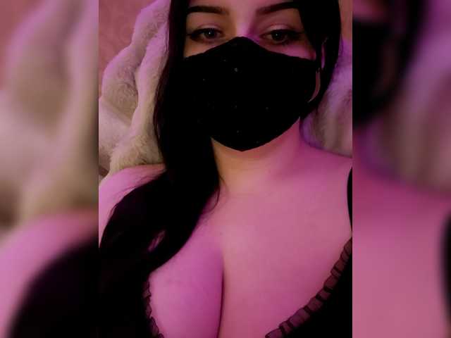 YennSI's BongaCams show and profile