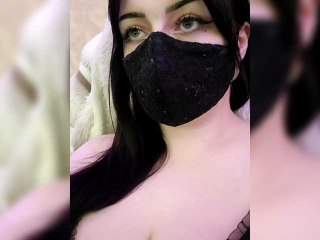 YennSI's BongaCams show and profile