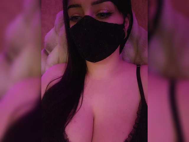 YennSI's BongaCams show and profile