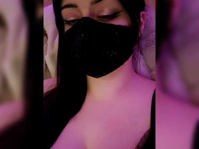 YennSI's BongaCams show and profile