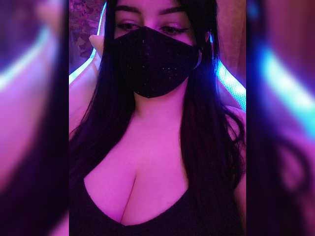 YennSI's BongaCams show and profile