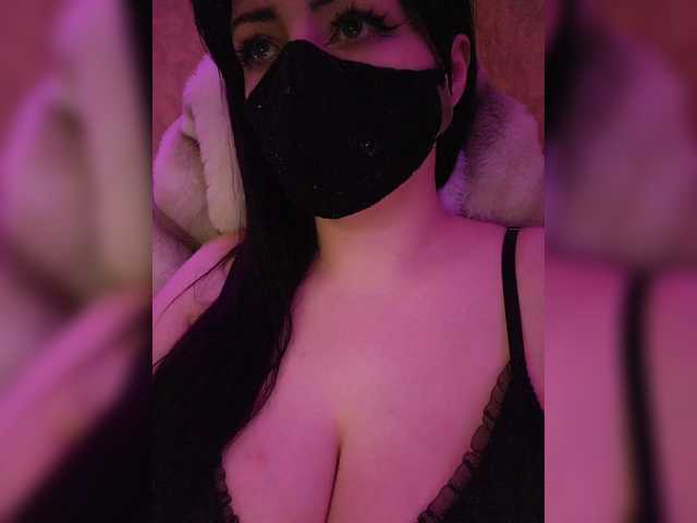 YennSI's BongaCams show and profile