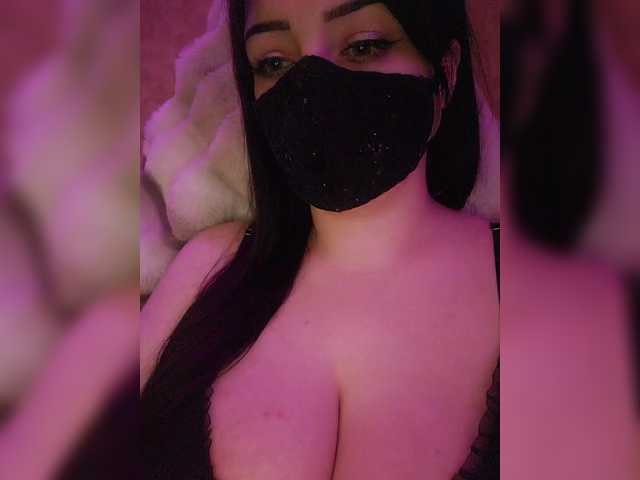 YennSI's BongaCams show and profile