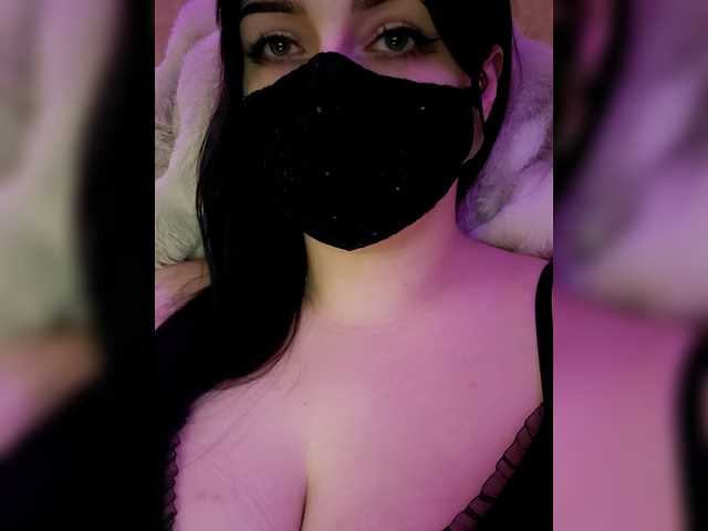 YennSI's BongaCams show and profile