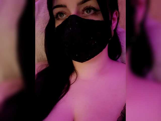 YennSI's BongaCams show and profile