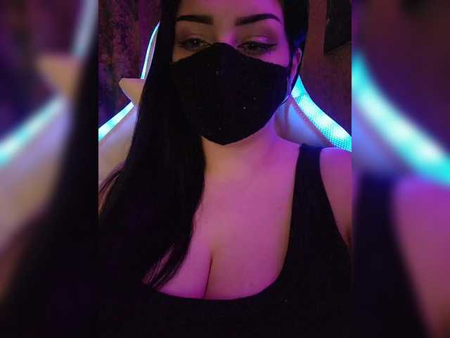 YennSI's BongaCams show and profile