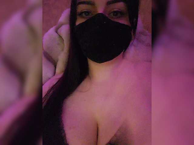 YennSI's BongaCams show and profile