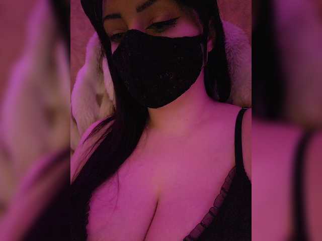 YennSI's BongaCams show and profile