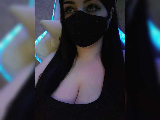 YennSI's BongaCams show and profile