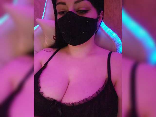 YennSI's BongaCams show and profile