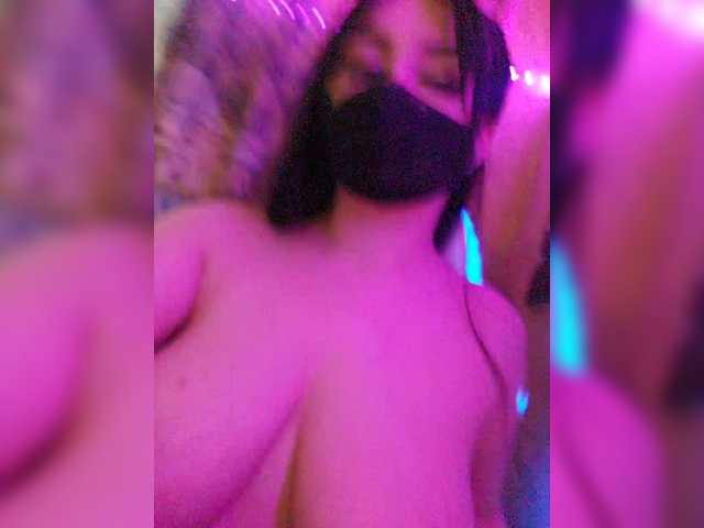 YennSI's BongaCams show and profile