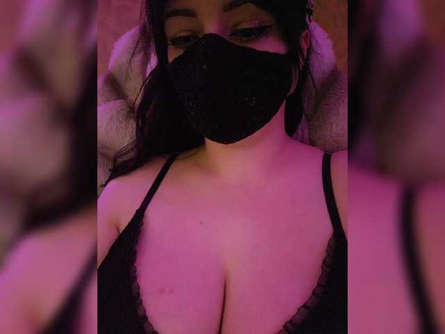 YennSI's BongaCams show and profile