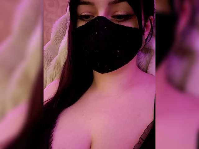 YennSI's BongaCams show and profile